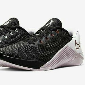 NIKE // Metcon 5 // US 8.5 (EU 40)